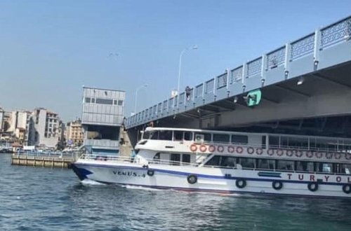 Körpüdən hərəkətdə olan gəminin üstünə tullandı - ANBAAN VİDEO