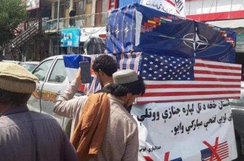 Talibandan ABŞ, Fransa və İngiltərə bayrağı ilə mərasim: qəribə səbəb - VİDEO