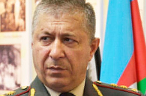 “Rövşən Əkbərov məhkəmədə təhqiramiz ifadələr işlədir”