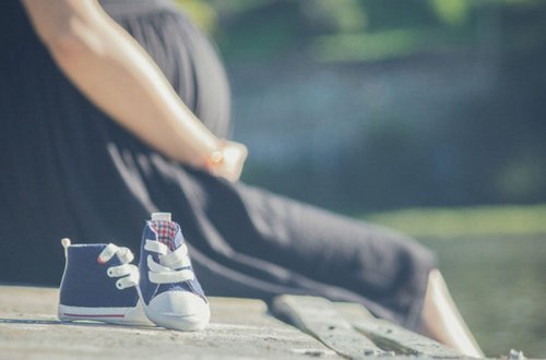 12 yaşlı məktəbli 18 yaşlıdan hamilə qaldı - Ana qızının abort etdirməsinə qarşı çıxdı