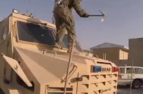 ABŞ əsgərləri Əfqanıstandan çıxarkən görün nə etdi - VİDEO