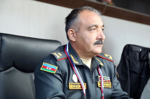 Quru Qoşunları komandanı Moskvada “Tank biatlonu” müsabiqəsinin final mərhələsini izləyir