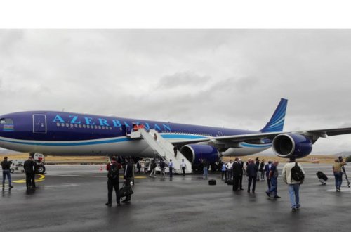 “Qarabağ” sərnişin təyyarəsi Füzuli Beynəlxalq Hava Limanından Bakıya qayıdıb