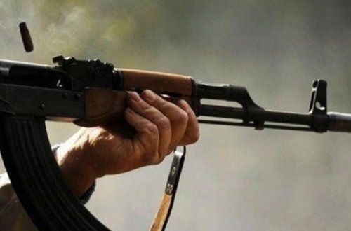 Ermənistanda hərbçi həmyerlisinə avtomatdan atəş açıb