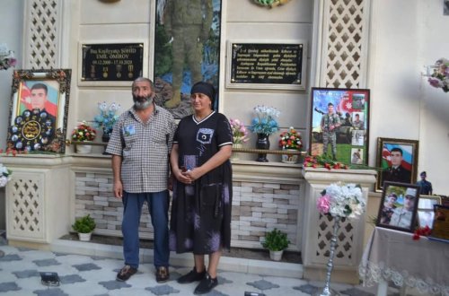 20 yaşlı Mingəçevir Şəhidi Emil Əmirovun xatirə lövhəsinin açılış mərasimi olub - FOTOLAR 