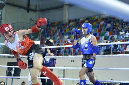 Azərbaycan idmançısı ermənini nokauta belə saldı - VİDEO
