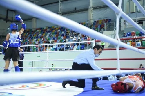 Кадры боя, в котором азербайджанский спортсмен нокаутировал армянина - ВИДЕО