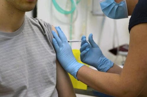 Azərbaycanda vaksinasiya yaşı endirildi