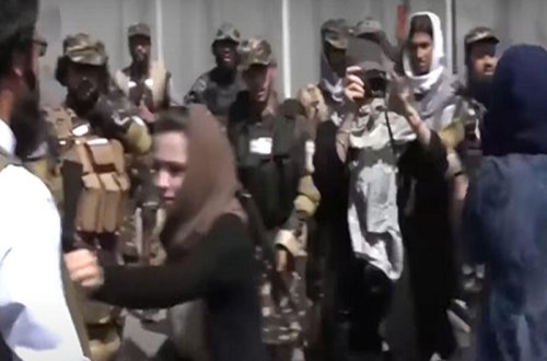 Kabildə “Taliban” və qadınlar üz-üzə gəldilər - VİDEO