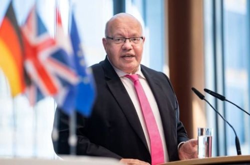 Almaniyalı nazir Bundestaqın iclasından birbaşa xəstəxanaya aparıldı - FOTO