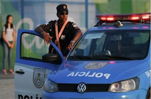 KİV: Trampın keçmiş mətbuat katibi Braziliyada polis tərəfindən saxlanılıb