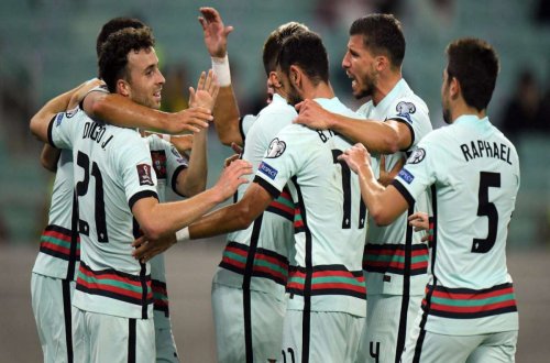 Azərbaycan - Portuqaliya oyununda meydana azarkeşlər girib