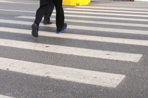 Qazaxda piyadanı avtomobil vurub