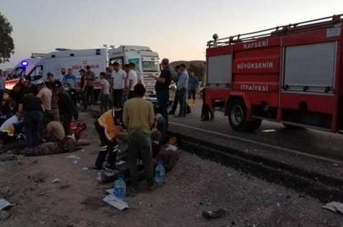 Türkiyədə yol qəzasında 18 nəfər yaralanıb