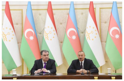 İlham Əliyev Emoməli Rəhmonu təbrik etdi