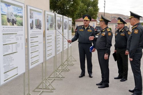 Zakir Həsənov Rabitə qoşunlarının hərbi hissəsində olub