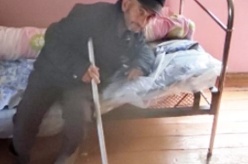 “Ruhi xəstə olan yoldaşım insult keçirib, hissiyyatını itirib, amma pensiyasını kəsiblər” - Foto