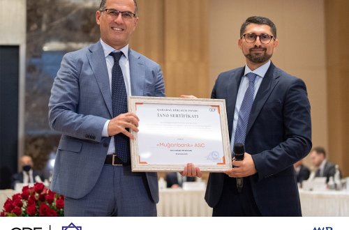 Muğanbankın sədrinə xüsusi sertifikat təqdim edildi