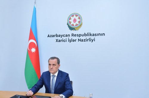 Ceyhun Bayramov diplomatlarla müşavirə keçirib