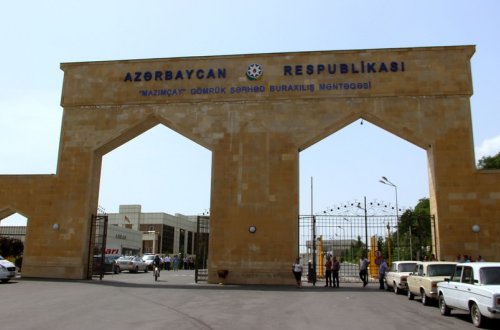 Avtobus, minik avtomobilləri və sərnişinlərinin Azərbaycana giriş qaydası müəyyənləşib
