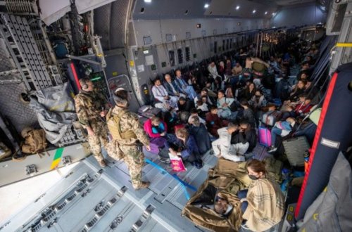 ABŞ qızılca xəstəliyi səbəbindən Əfqanıstandan təxliyəni dayandırıb