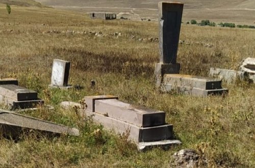 Ermənilərin Kəlbəcərdə dağıtdığı qəbiristanlıq (FOTOLAR)