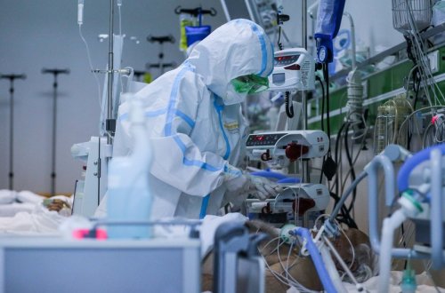 Yüksək vəzifəli şəxs koronavirusdan öldü - FOTO