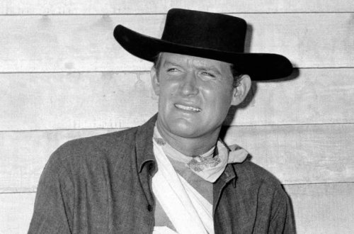 Əfsanəvi aktyor dünyasını dəyişdi