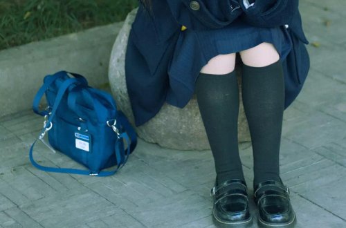 Kişi qardaşı qızını zorlayıbmış - İşin üstünü müəllim açdı