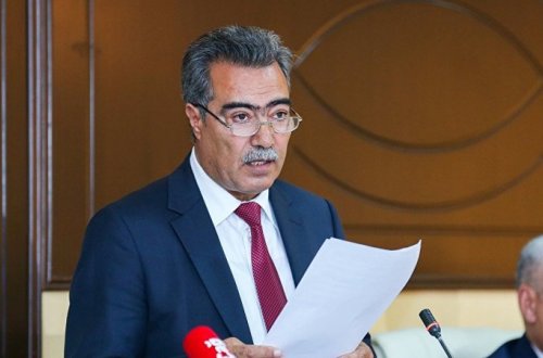 Vüqar Səfərli xanımının qəzetinə ayrılan 300 mindən danışdı