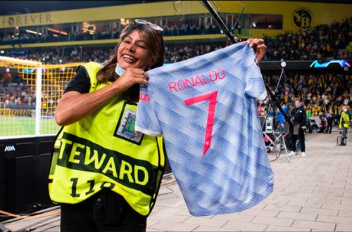 Ronaldodan xəsarət yetirdiyi xanıma hədiyyə - Foto