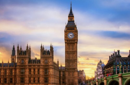 Çin səfirinə Böyük Britaniya parlamentinə daxil olmaq qadağası qoyulub