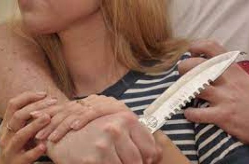 Kürdəmirdə qardaş bacısını qətlə yetirib