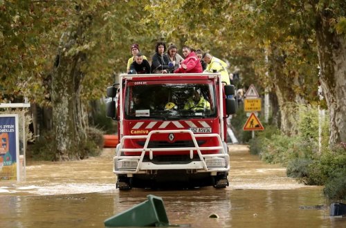 Fransada əlverişsiz hava şəraiti bir neçə nəfərin ölümünə səbəb olub