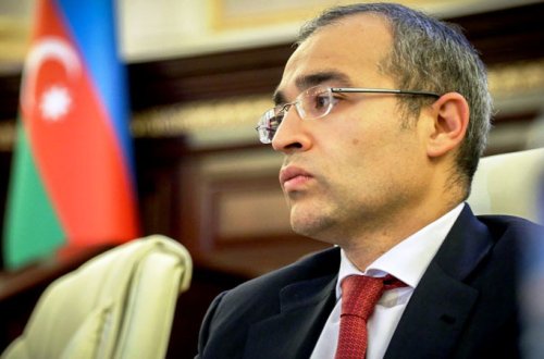 Mikayıl Cabbarov iki nazirlikdə çalışan müşavirini direktor göndərdi