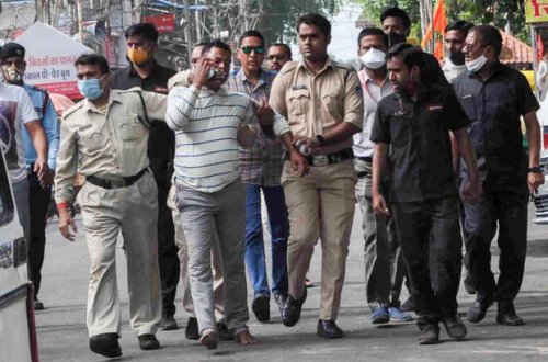 Полицейские годами арестовывали невиновного брата-близнеца вместо мошенника