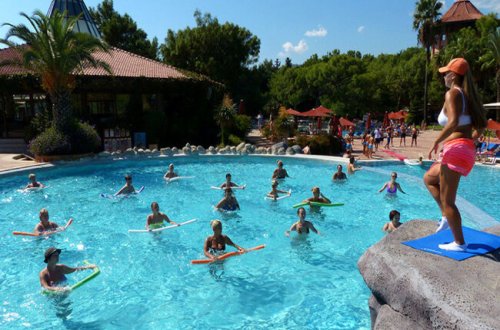 Rusiyalı uşaq Türkiyədə VALİDEYNLƏRİNİN GÖZÜ QARŞISINDA qəfildən öldü