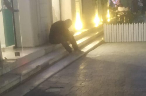 В Минтруда прокомментировали ситуацию с ночующим на улице сыном народных артистов