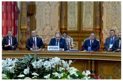 Paşinyan çıxış edir, müdafiə naziri yuxulayır: Karapetyanın qulağının dibində atəş açmaq lazımdır – VİDEO