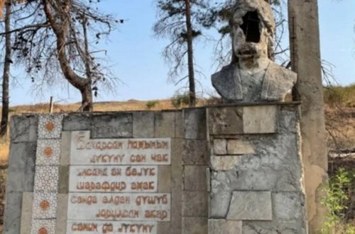 Ermənilər Nizaminin büstünü bu hala salıb - VİDEO