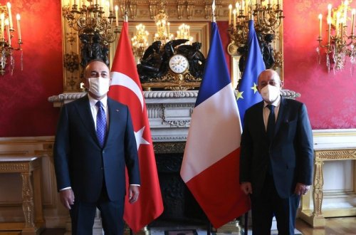 Türkiyə və Fransa XİN başçıları arasında telefon danışığı olub
