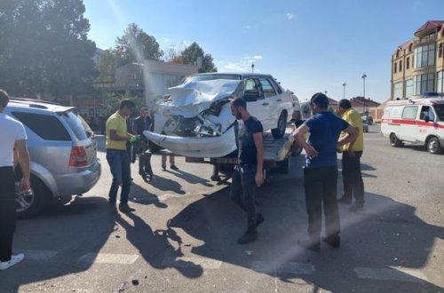 Gəncədə avtomobillər toqquşdu: Ölən və yaralananlar var - FOTO