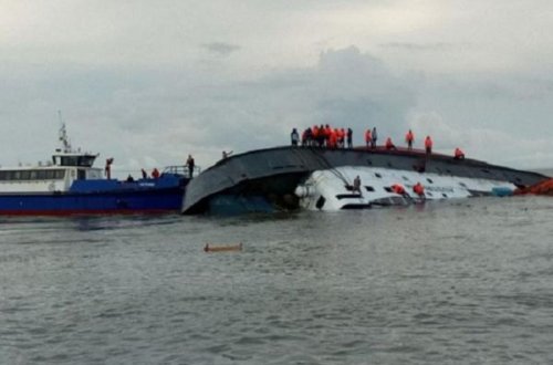 Çində gəminin çevrilməsi nəticəsində azı 8 nəfər ölüb