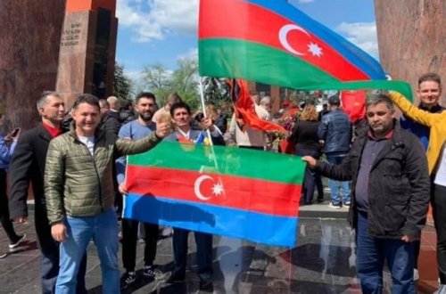 Diaspor sədri Elçin Bayramovdan Azərbaycan bayrağına HÖRMƏTSİZLİK