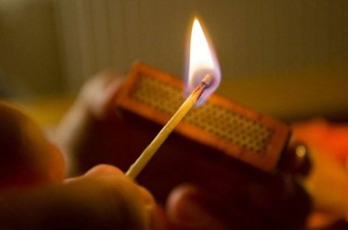 Житель Баку поджег квартиру родителей жены, пожилые люди получили ожоги