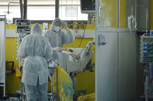 Gürcüstanda koronavirusa yoluxan əkizlər ölüb