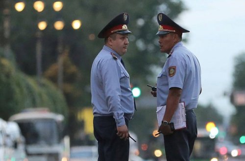 Almatı sakini məhkəmə icraçılarına və polislərə atəş açıb, 5 nəfər ölüb