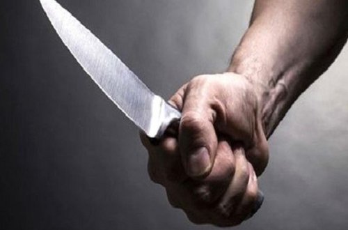 Kürəkən qayınata və qayınanasını bıçaqladı