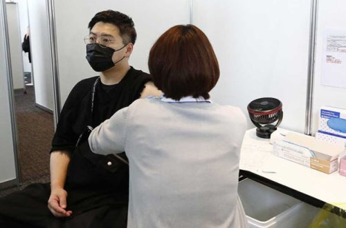 Yaponiyada koronavirus peyvəndinin 3-cü dozası vurulacaq