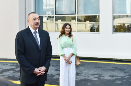 İlham Əliyev və Mehriban Əliyeva Bakı Avropa Liseyinin yeni binasının açılışında - YENİLƏNİB + FOTO